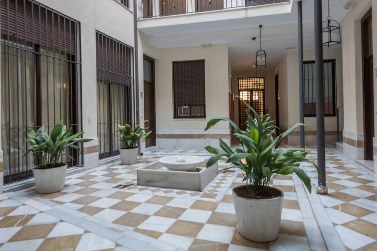 Design Apartment In The City Center Малага Экстерьер фото