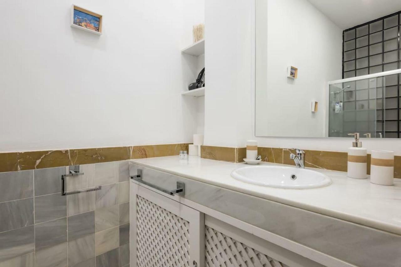 Design Apartment In The City Center Малага Экстерьер фото